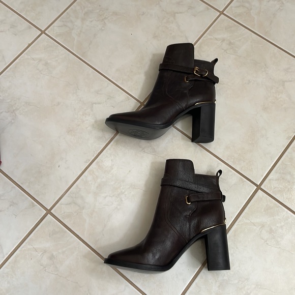 NWOB Tory Burch Kayden Booties in chocolate Brown - Picture 5 of 11